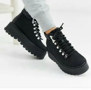 Steve Madden Stomp Flatform Black Boots